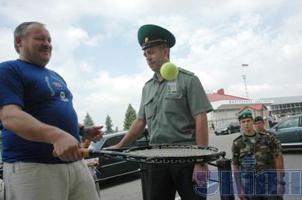 Затулін просто в аеропорту показав, навіщо приїхав в Україну (фото)