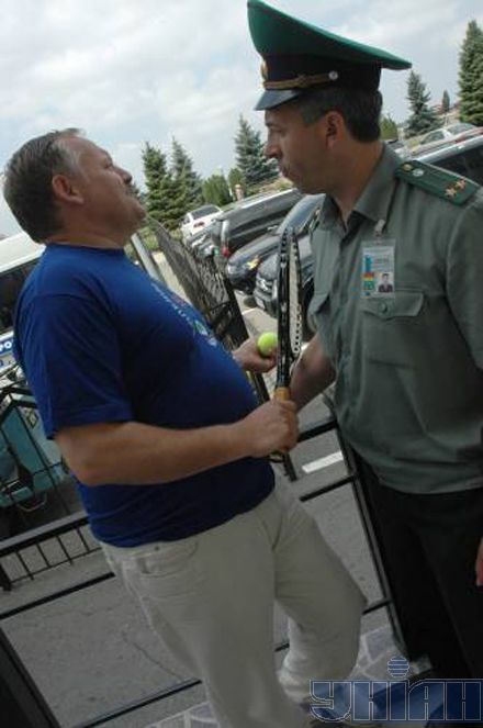 Затулін просто в аеропорту показав, навіщо приїхав в Україну (фото)