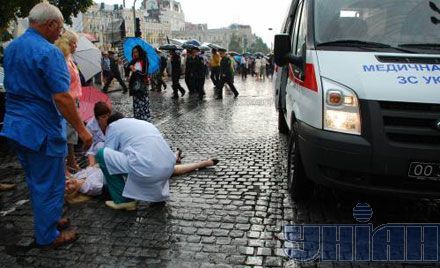 Жінці стало зле під час свята на Софійській площі (фото)