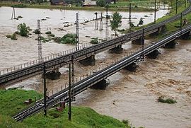 Стихия на западе Украины унесла жизни 13 человек, пятеро из них - дети