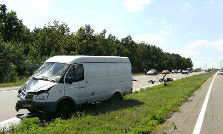 У зіткненні скутера і 'Газелі' загинула дівчина і двоє хлопців (фото)