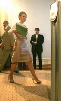 Тимошенко рассказывает журналистам про табак и пиво (фото)