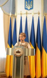 Тимошенко рассказывает журналистам про табак и пиво (фото)