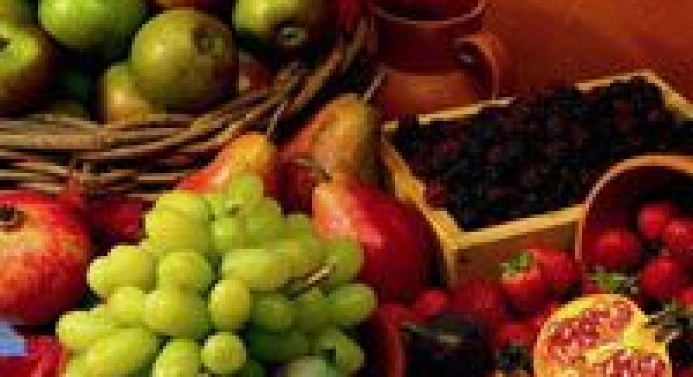 Какие ягоды и плоды лучше кушать летом?