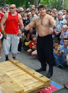 По Дмитрию Халаджи прошла автоколонна весом 20 тонн (фото)