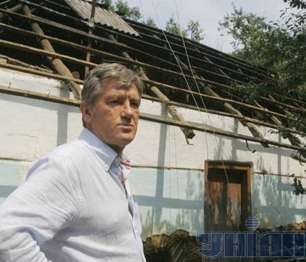 Ющенко побував у зоні лиха на Прикарпатті (фоторепортаж)