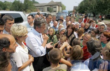 Ющенко побував у зоні лиха на Прикарпатті (фоторепортаж)