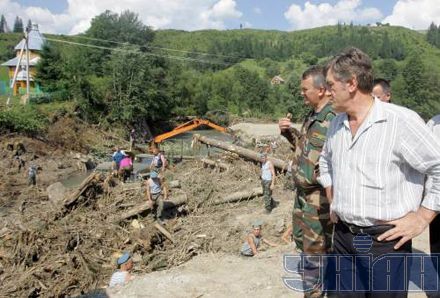 Як Ющенко фундамент заливав (фоторепортаж)