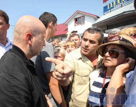 Тимошенко і Турчинов у селах Буковини та на Калинівському ринку (фото)