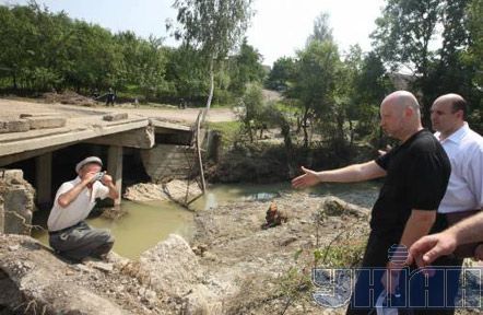 Тимошенко і Турчинов у селах Буковини та на Калинівському ринку (фото)