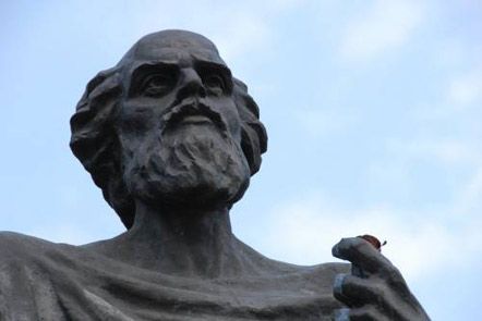 Пьяный сломал крест Андрею Первозванному (фото)