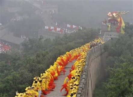 Олимпийский огонь пронесли по Великой китайской стене (фото)