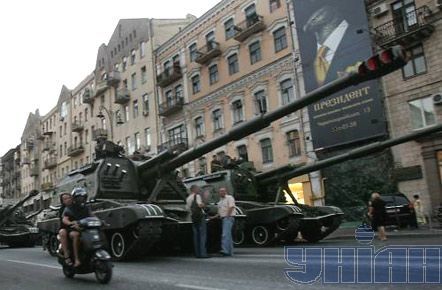 Танки вышли на Крещатик (фото)