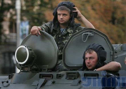 Танки вышли на Крещатик (фото)