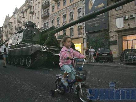 Танки вышли на Крещатик (фото)