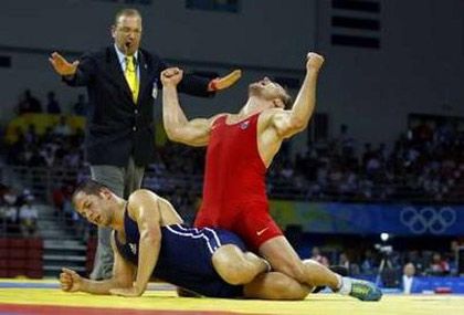 Тарас Данько (в красном) и Серхат Балчи