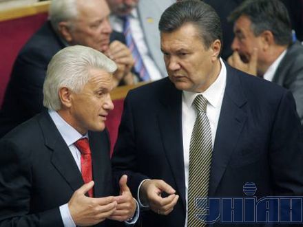 Нардепи повернулися під купол на Грушевського (фоторепортаж)