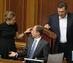 Наталия Королевская, Арсений Яценюк и Виктор Янукович во время заседания Верховной Рады. Киев, 3 сентября