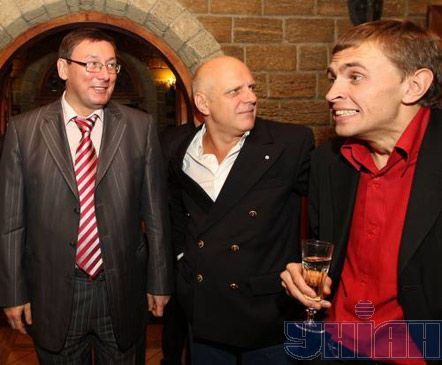 Міністр внутрішніх справ Юрій Луценко, телеведучий Микола Вересень та президент холдингу ”Главред-медіа” Віктор Шлинчак