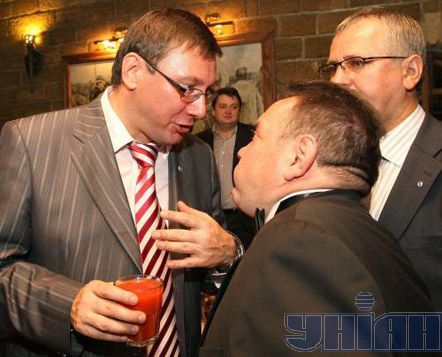 Юрій Луценко, народний артист України Богдан Бенюк, міністр культури та туризму України Василь Вовкун