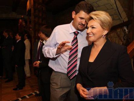 Ведучий 5 каналу Святослав Цеголко і секретар РНБО Раїса Богатирьова