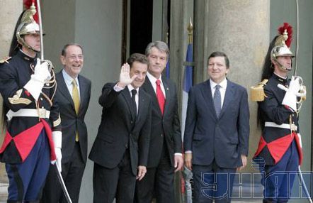 Ющенко в Париже (фоторепортаж)