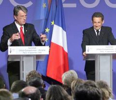 Віктор Ющенко і Ніколя Саркозі на прес-конференції за підсумками саміту Україна – ЄС. Париж, 9 вересня