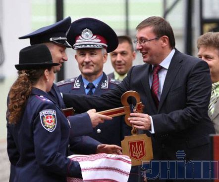 Луценко в пункті утримання нелегальних мігрантів (фоторепортаж)