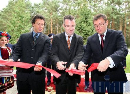 Луценко в пункті утримання нелегальних мігрантів (фоторепортаж)