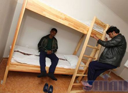 Луценко в пункті утримання нелегальних мігрантів (фоторепортаж)