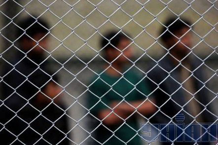 Луценко в пункті утримання нелегальних мігрантів (фоторепортаж)