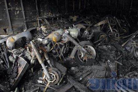 У Києві згорів салон мотоциклів Yamaha (фото)