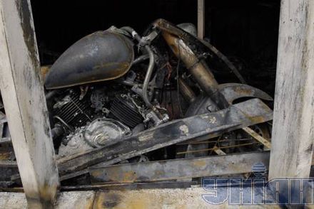 У Києві згорів салон мотоциклів Yamaha (фото)