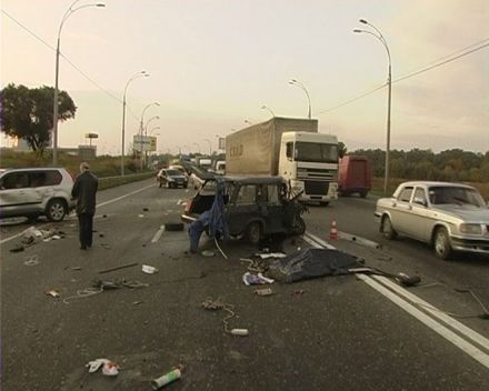 У Києві зіткнулися чотири автомобілі (фото)