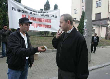 Как импортные спички довели людей до Кабмина (фоторепортаж)