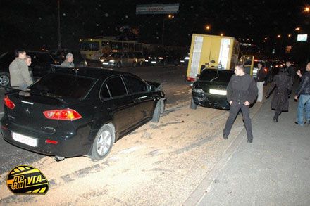 Из-за пшена в Киеве сегодня разбились 9 машин: есть погибшие (фоторепортаж)
