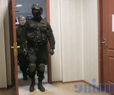 'Альфа' забирает судью, который будет рассматривать жалобу Ющенко (фото)