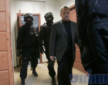 'Альфа' забирает судью, который будет рассматривать жалобу Ющенко (фото)