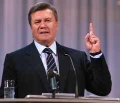 Віктор Янукович під час 19-ої конференції в Донецькій обласній організації Партії регіонів. Донецьк, 16 жовтня