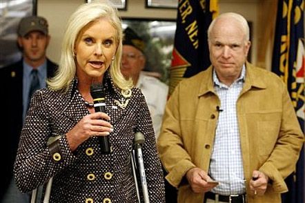 Жена Маккейна заработала 4 миллиона долларов