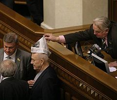 Депутаты развлекаются в зале заседаний ВР. Киев, 22 октября
