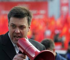 Лидер Всеукраинского объединения «Свобода» Олег Тягнибок во время митинга. Киев, 7 ноября