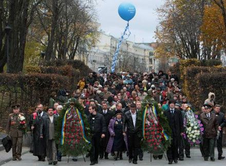 Партія регіонів влаштувала свято визволителям Києва (фоторепортаж)