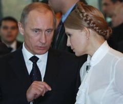 Владимир Путин и Юлия Тимошенко разговаривают на заседании Совета глав правительств стран-участниц СНГ в Кишиневе. 14 ноября