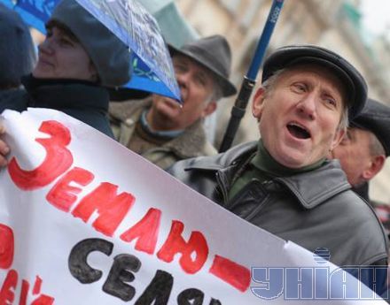 Селяни взяли в облогу Львівську обласну раду (фото)