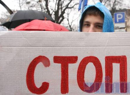 Селяни взяли в облогу Львівську обласну раду (фото)