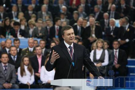 Янукович: когда я слушал Путина, у меня сердце екнуло (фоторепортаж)