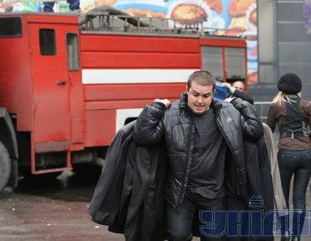 У Макіївці горів ЦУМ - воду підвозили цистернами (фоторепортаж)