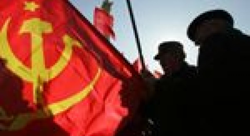 Річниця Жовтневої революції: Ми без штанів, бо влада хоче в НАТО