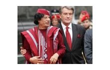 Каддафі палить вогнище на Банковій (фоторепортаж)